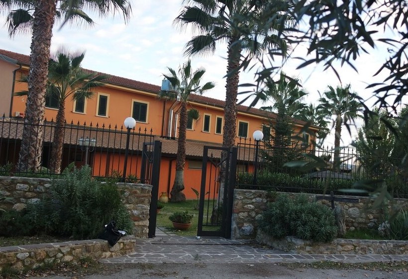 فندق ريفى Azienda Agrituristica Masseria I Risi