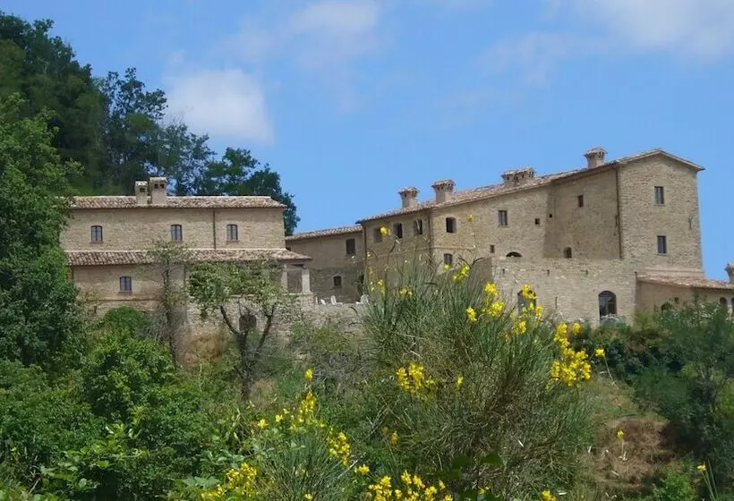 Maaseutuhotelli Borgo Storico Cisterna