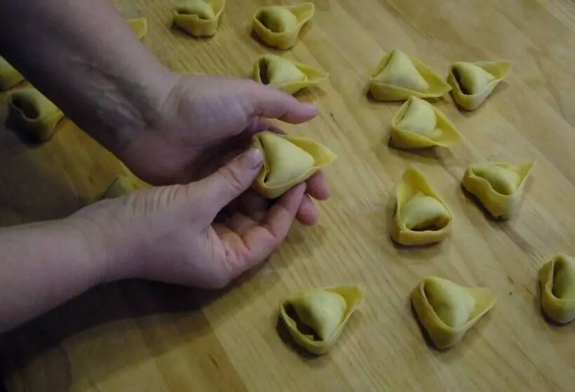 Maaseutuhotelli Borgo Storico Cisterna