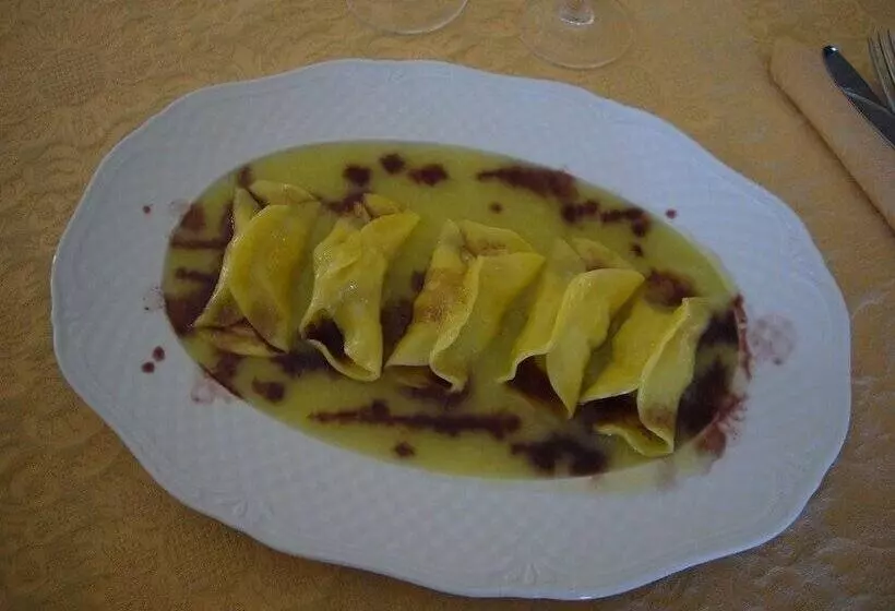 Maaseutuhotelli Borgo Storico Cisterna