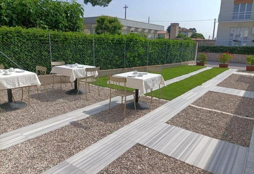 Пансион Garda Guest House