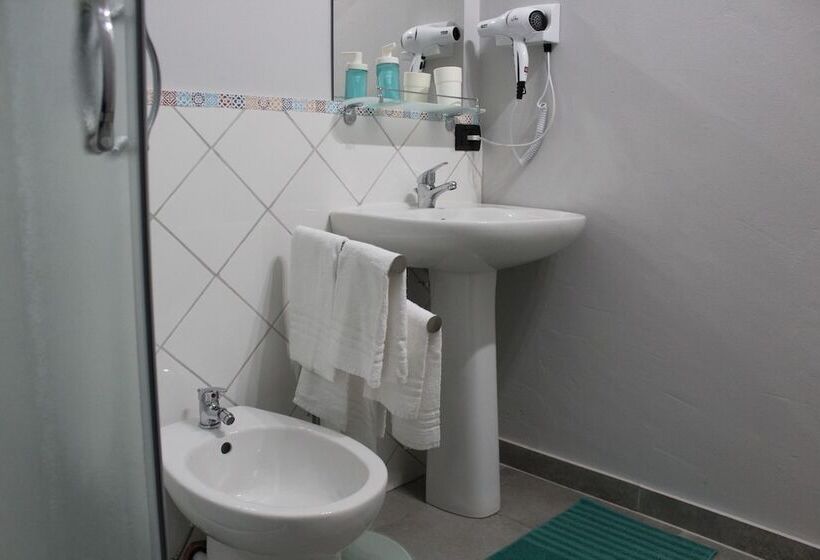 تختخواب و صبحانه Harmony Rooms