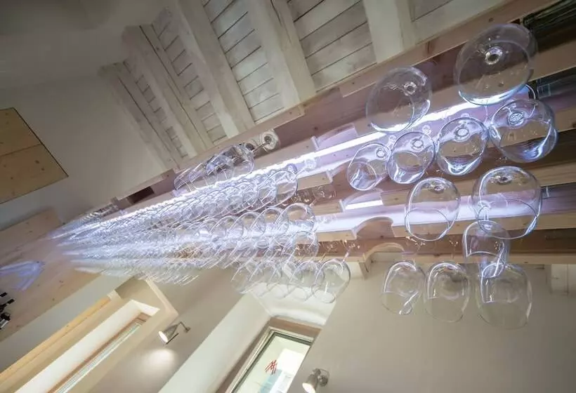 تختخواب و صبحانه Winebnb