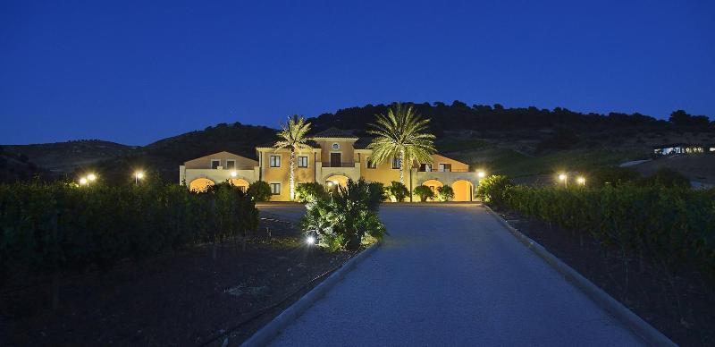 פונדק Baglio Caruana Cantina & Relais