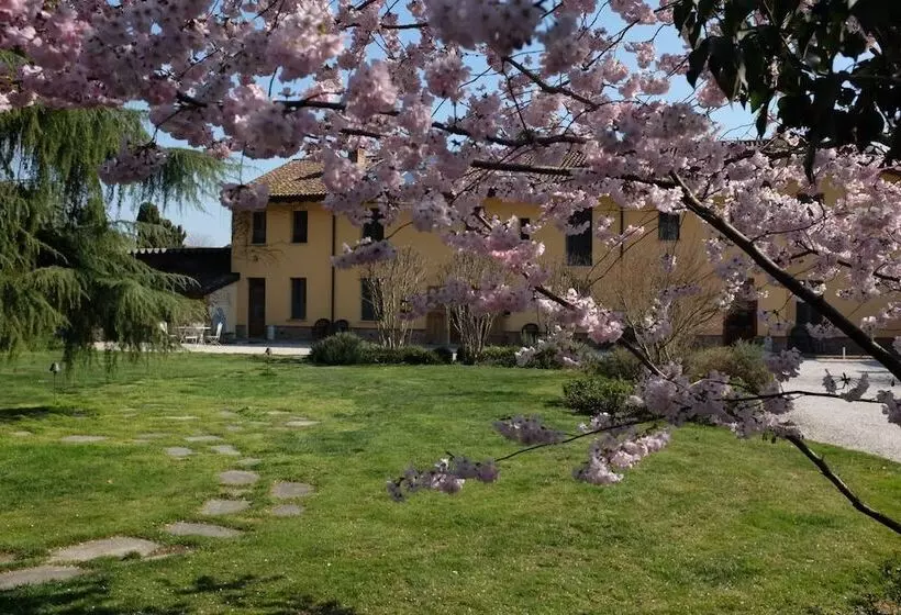 Maaseutuhotelli Agriturismo Cascina Pezzolo