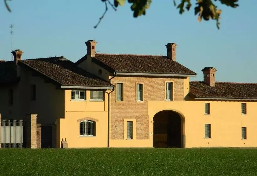 Maaseutuhotelli Agriturismo Cascina Pezzolo