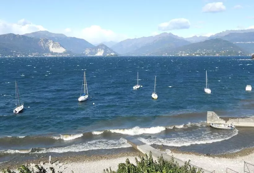 Hotelli Albergo Riva