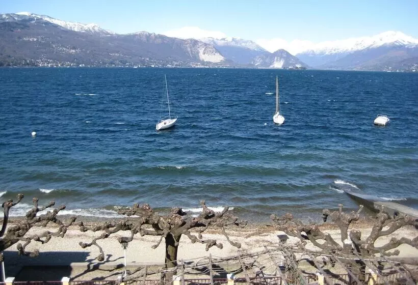 Hotelli Albergo Riva