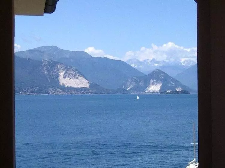 Hotelli Albergo Riva