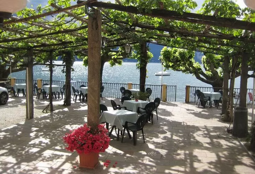 Hotelli Albergo Riva