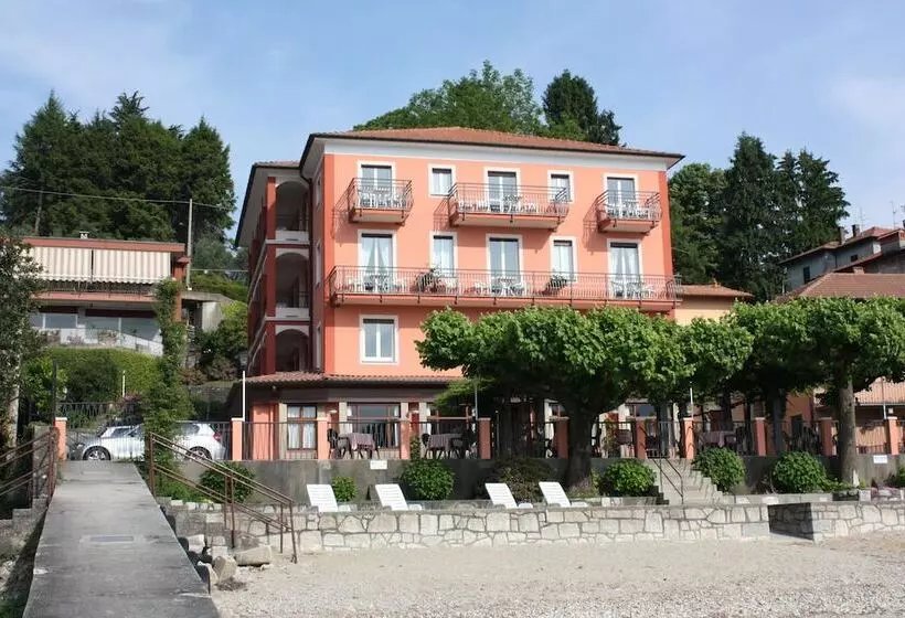 Hotelli Albergo Riva