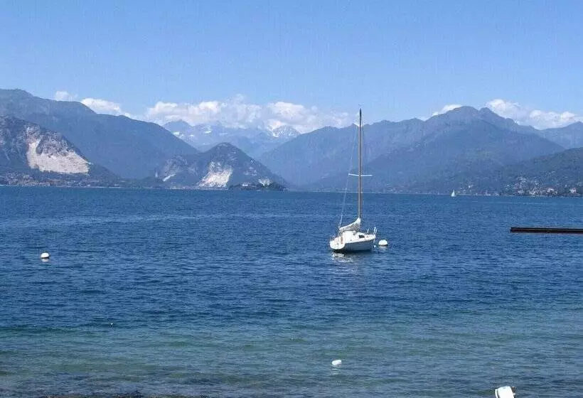 Hotelli Albergo Riva