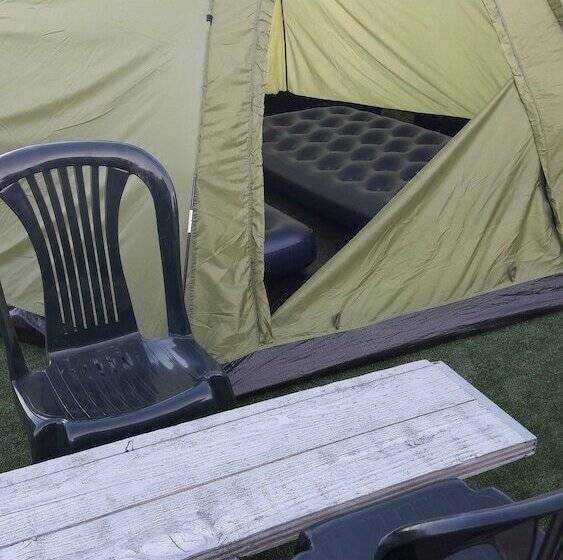 בית מלון כפרי Camelot