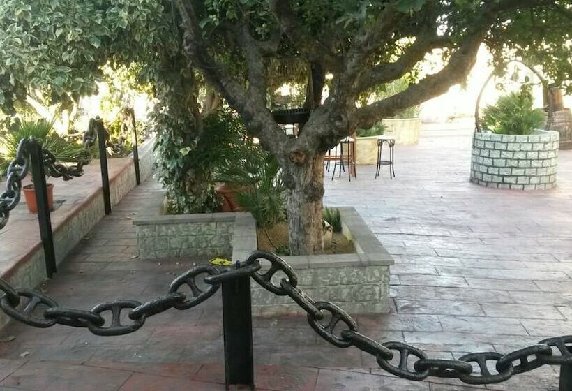 בית מלון כפרי Camelot