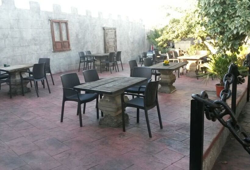 בית מלון כפרי Camelot