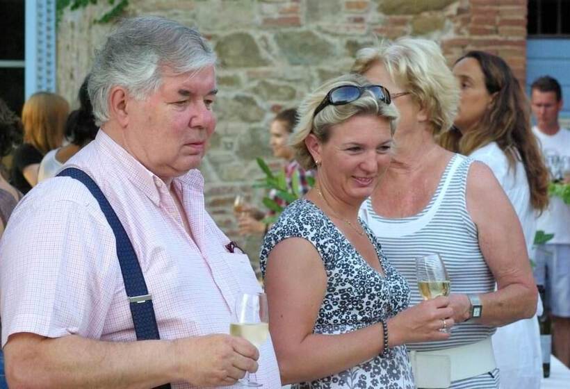 فندق ريفى Agriturismo Fattoria Santa Vittoria