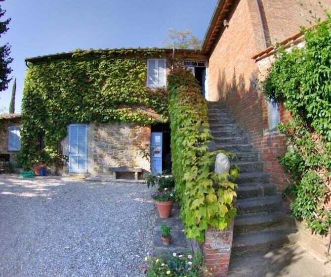 فندق ريفى Agriturismo Fattoria Santa Vittoria