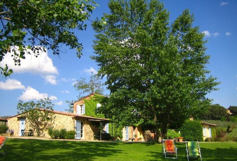 فندق ريفى Agriturismo Fattoria Santa Vittoria