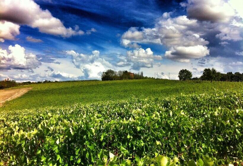 فندق ريفى Agriturismo Fattoria Santa Vittoria