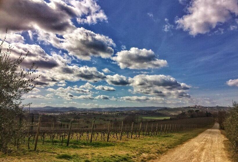 فندق ريفى Agriturismo Fattoria Santa Vittoria