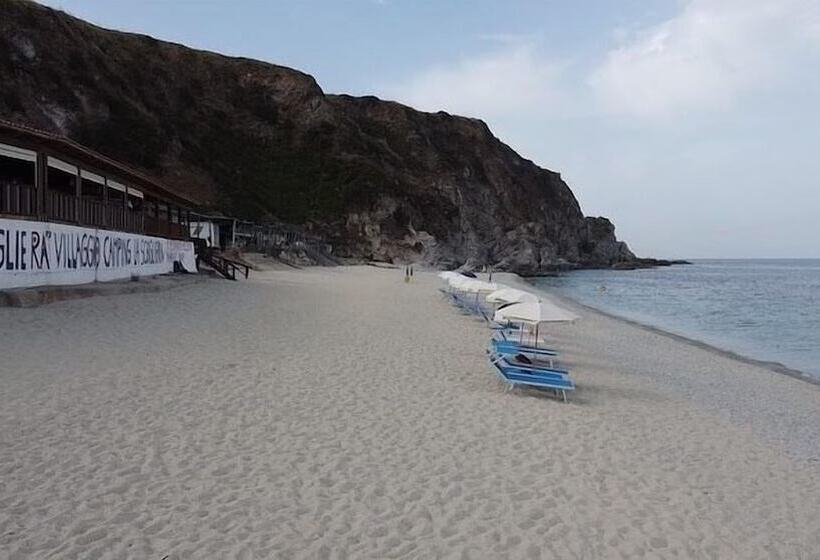 אתר נופש Villaggio Camping La Scogliera