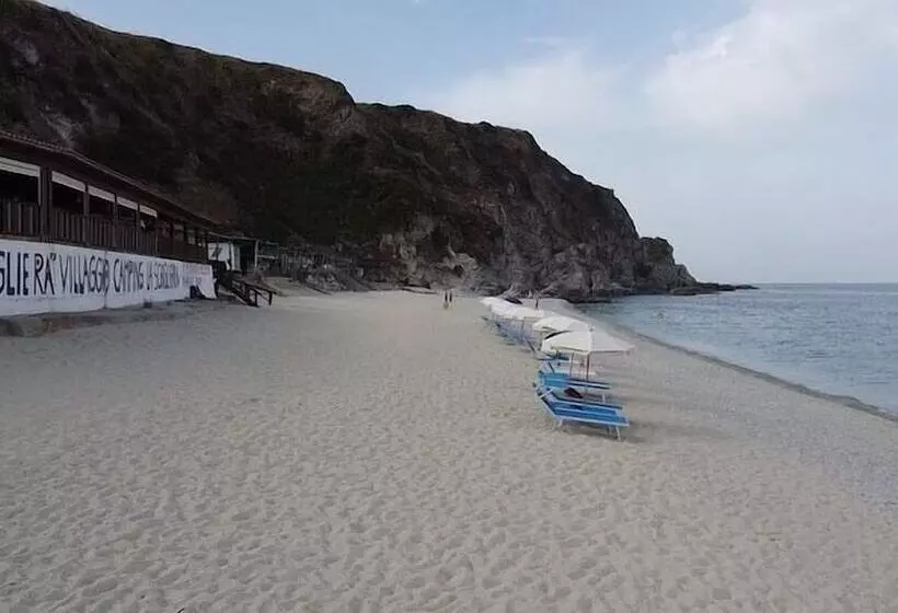 استراحتگاه Villaggio Camping La Scogliera