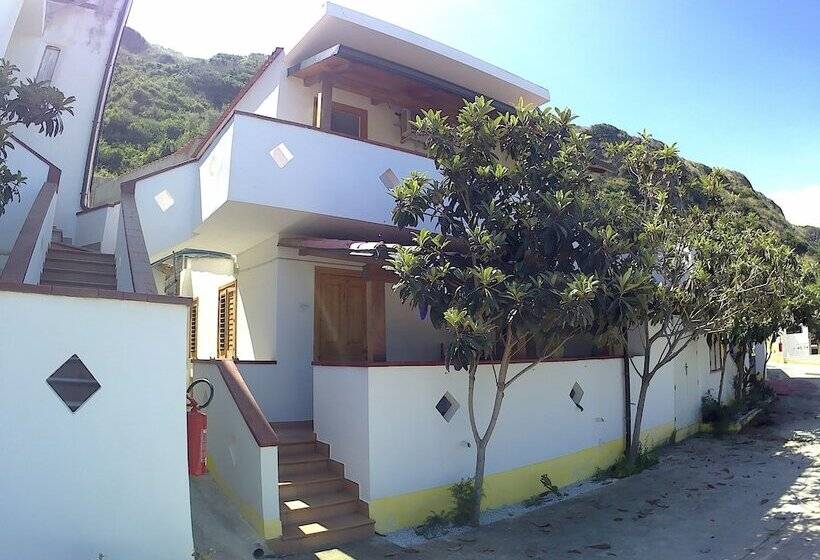 אתר נופש Villaggio Camping La Scogliera