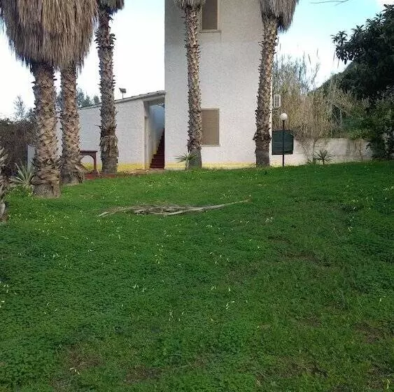 استراحتگاه Villaggio Camping La Scogliera