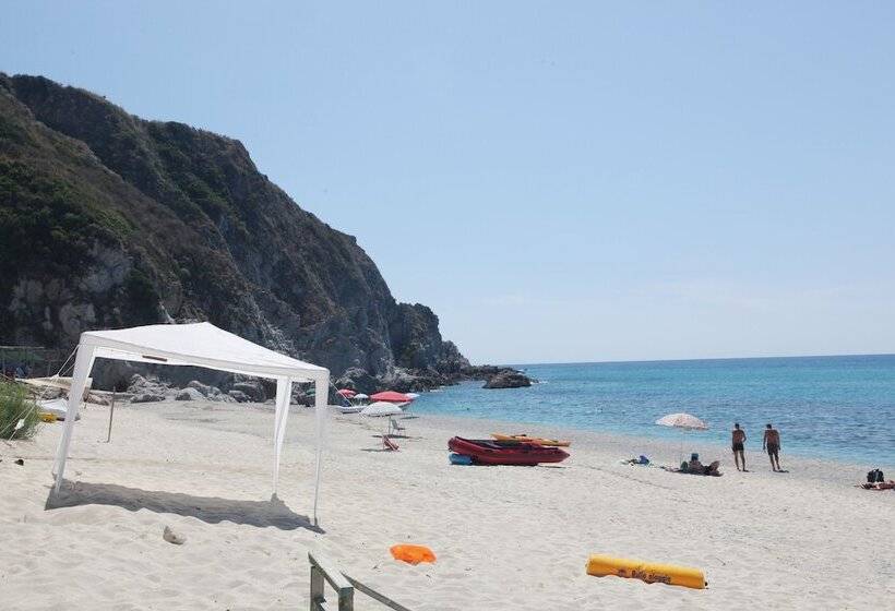 אתר נופש Villaggio Camping La Scogliera