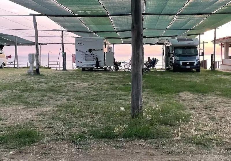 استراحتگاه Villaggio Camping La Scogliera