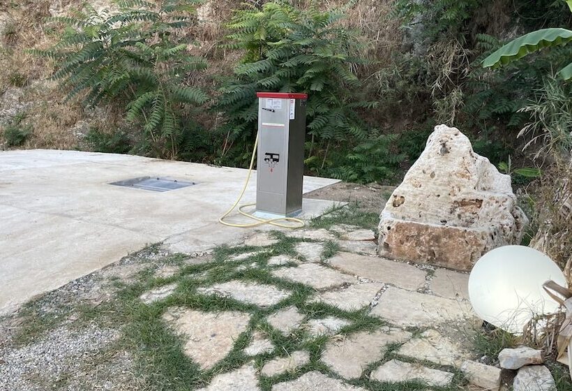 אתר נופש Villaggio Camping La Scogliera