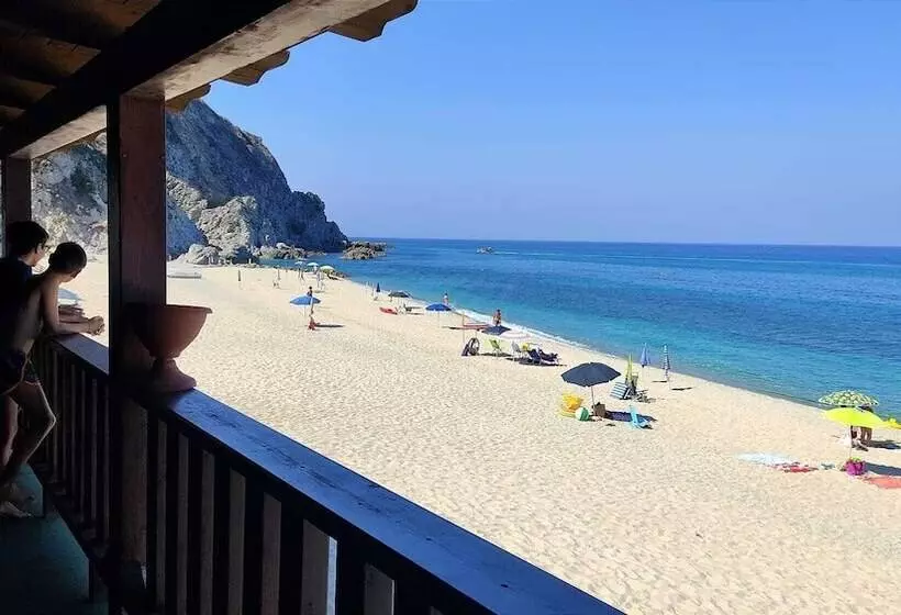 استراحتگاه Villaggio Camping La Scogliera