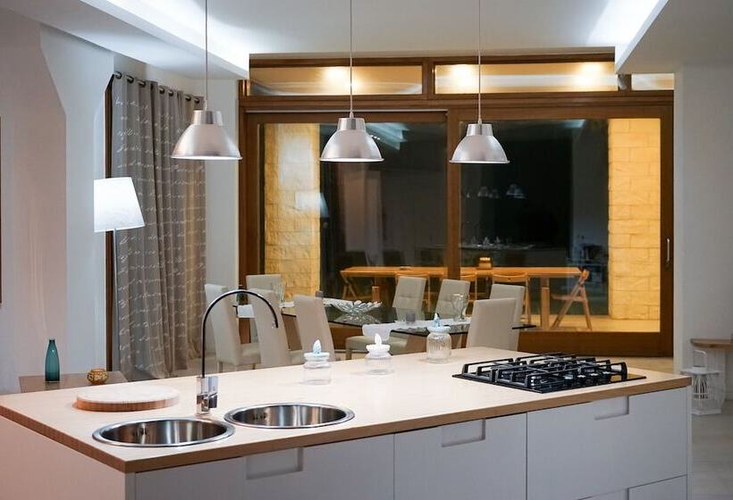 פנסיון Lalena S Garden