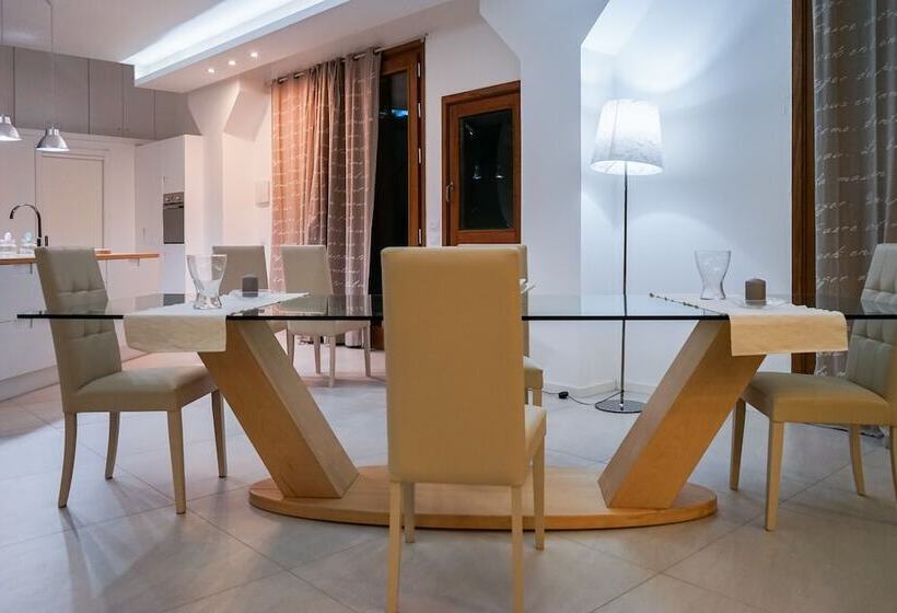 פנסיון Lalena S Garden