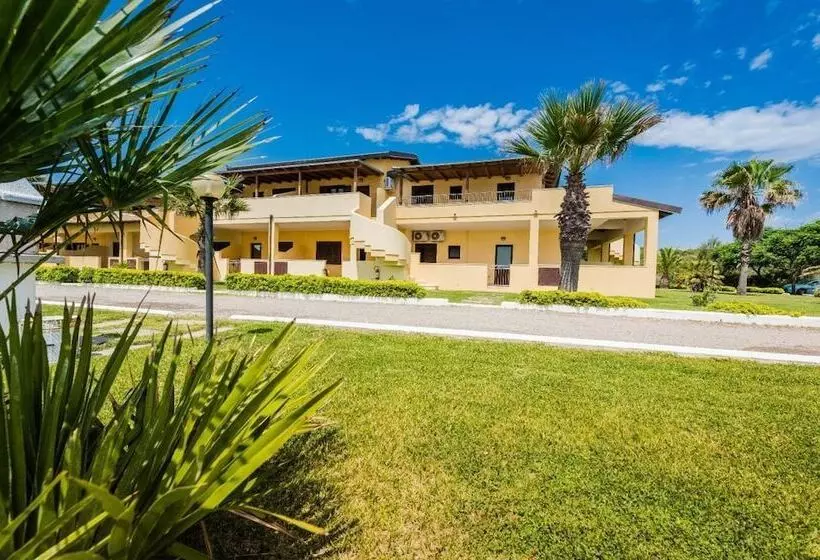 اقامتگاه Villaggio Punta Alice Srl