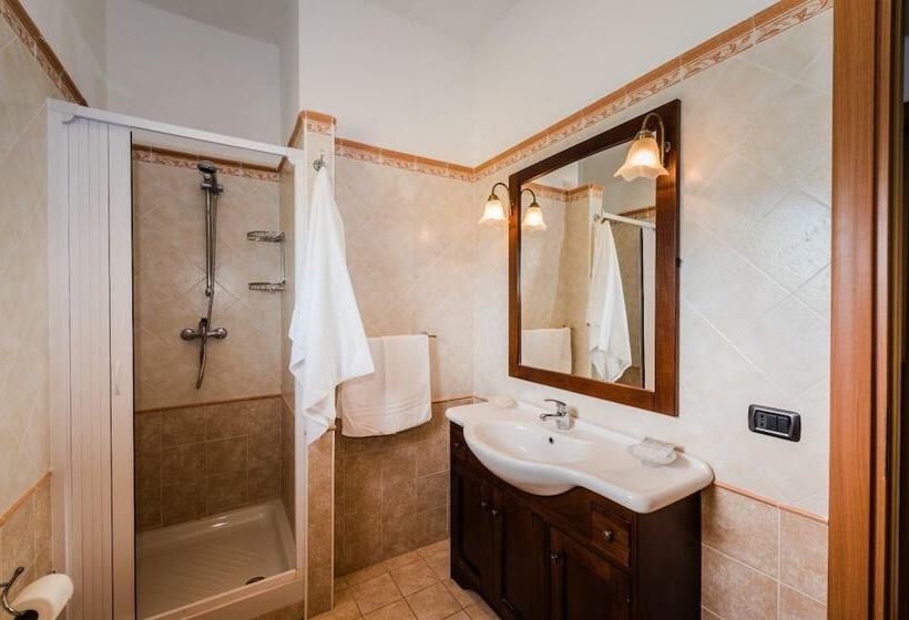 إقامة Villaggio Punta Alice Srl