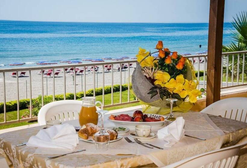 إقامة Villaggio Punta Alice Srl