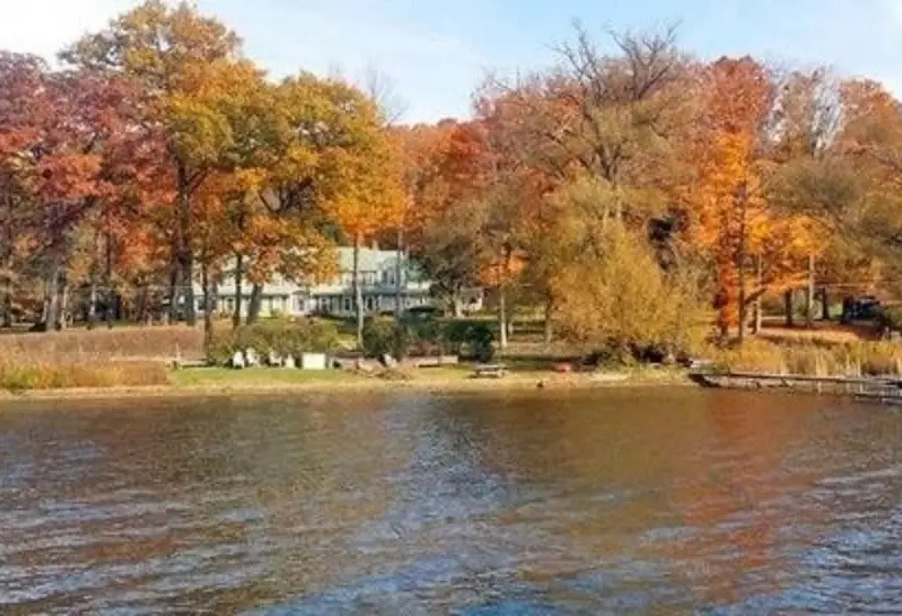 ベッドアンドブレックファースト Maple Springs Lake Side Inn