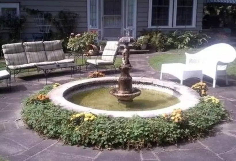 ベッドアンドブレックファースト Maple Springs Lake Side Inn