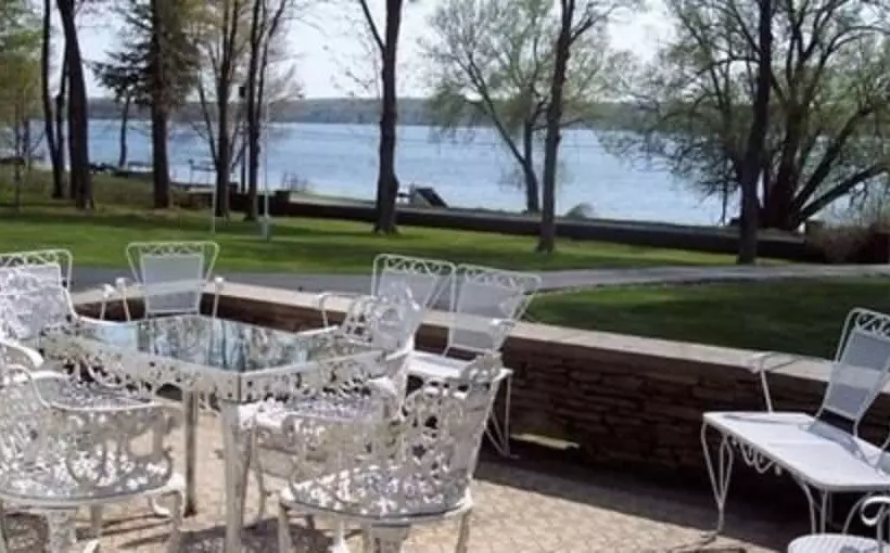 ベッドアンドブレックファースト Maple Springs Lake Side Inn