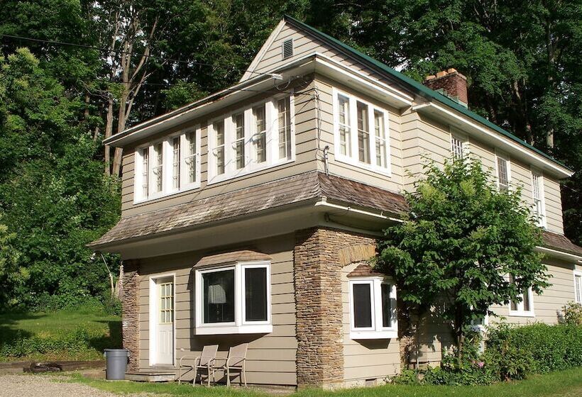 Bed and Breakfast Maple Springs Lake Side Inn