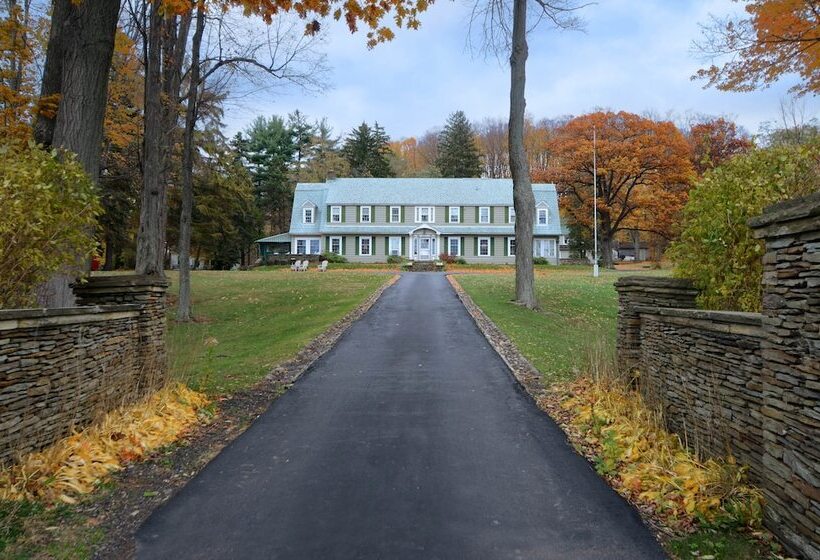 Bed and Breakfast Maple Springs Lake Side Inn