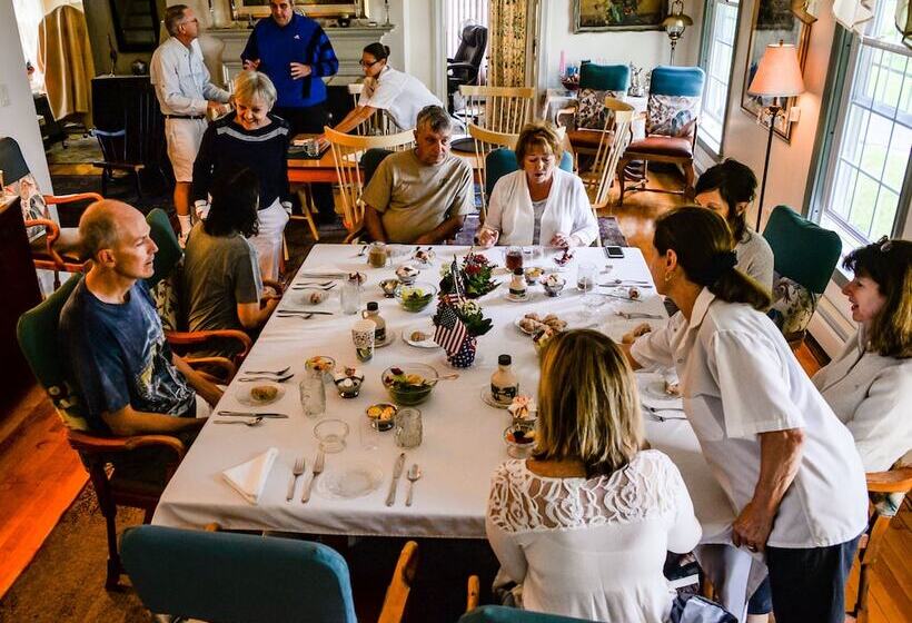 Bed and Breakfast Maple Springs Lake Side Inn