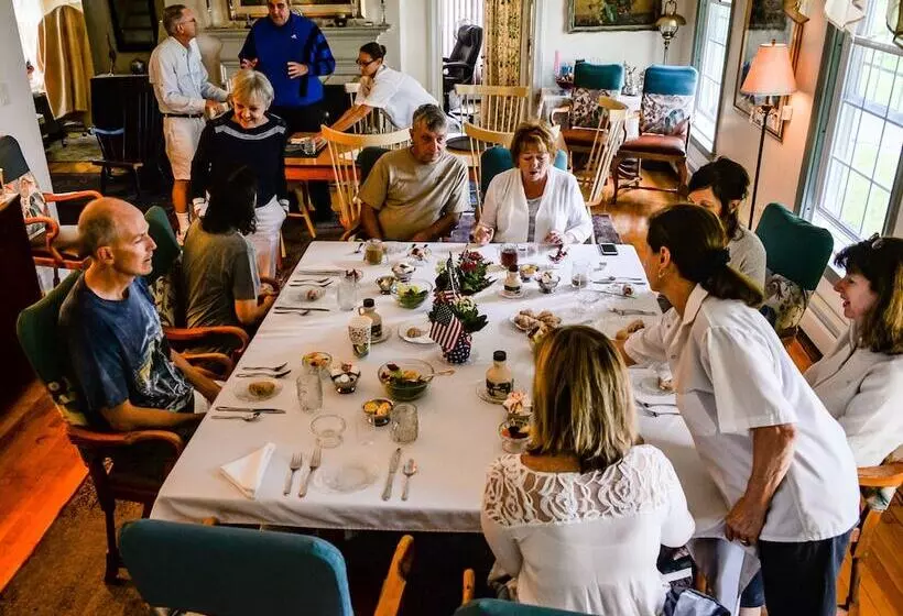 ベッドアンドブレックファースト Maple Springs Lake Side Inn