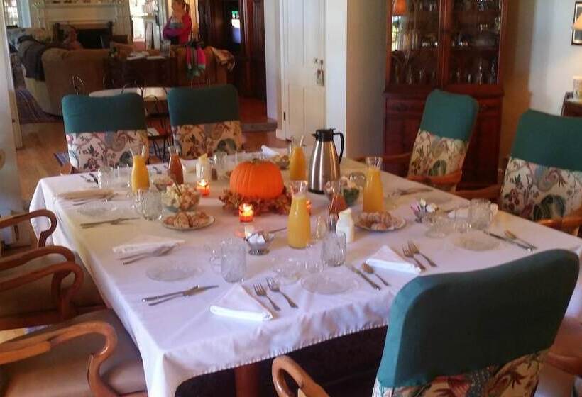 Bed and Breakfast Maple Springs Lake Side Inn