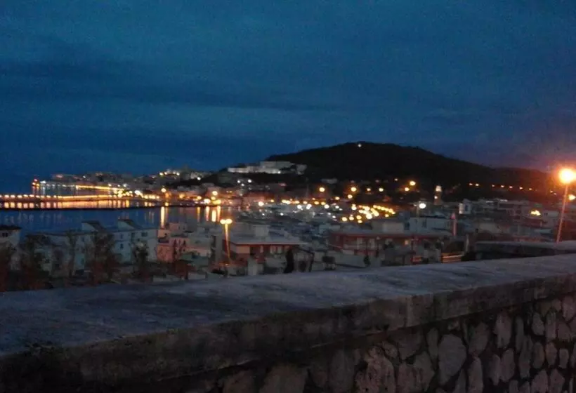 Aamiaismajoitus (B&B) Camere Riviera Di Ulisse