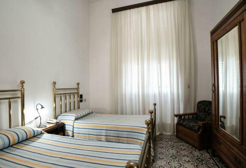 Отель Aer Bj Vittoria