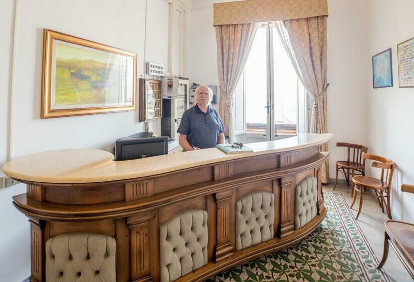 Отель Aer Bj Vittoria