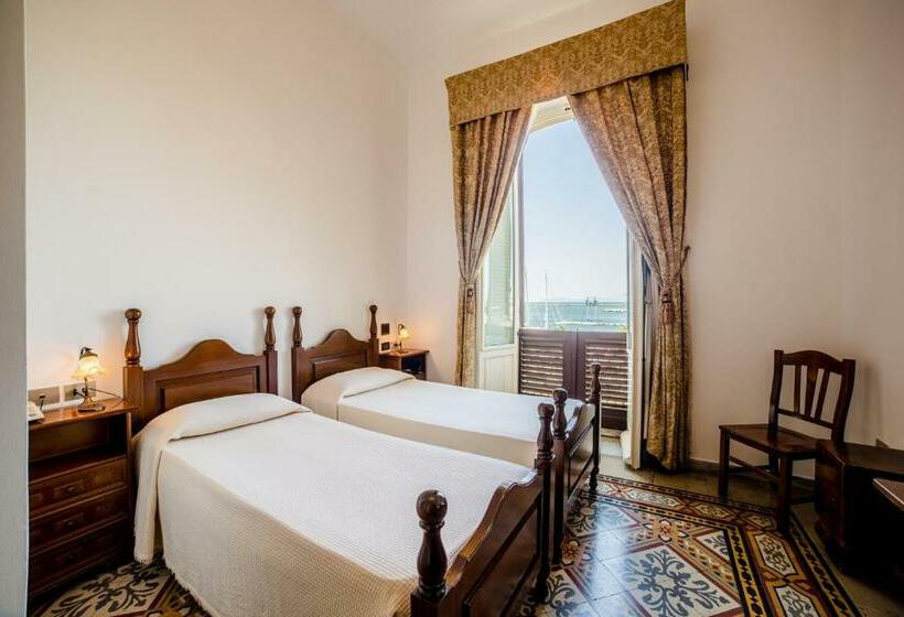 Отель Aer Bj Vittoria