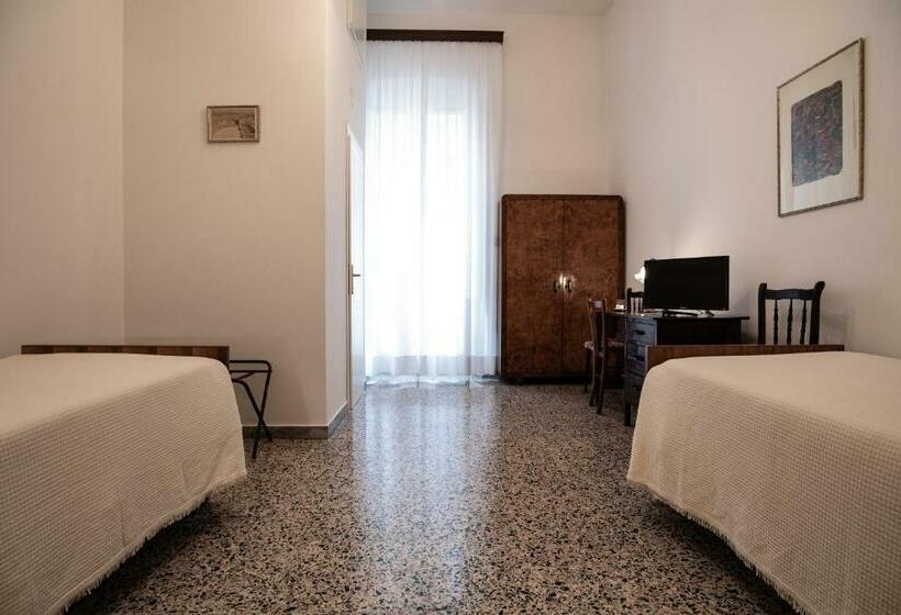 Отель Aer Bj Vittoria